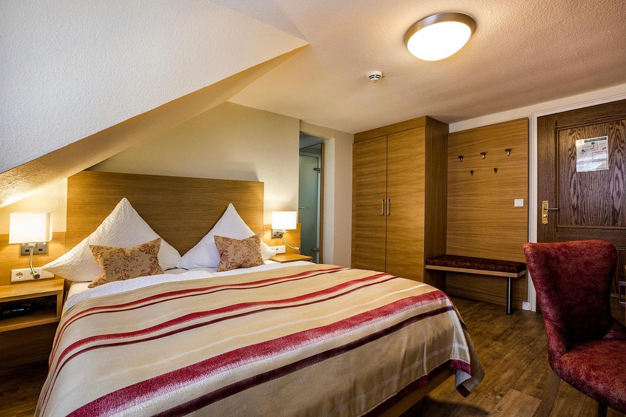 Hotel Neuwarft Altbau Dagebull Bagian luar foto